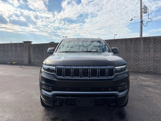 Used 2024 Diamond Black Crystal Pearlcoat Jeep Series III Obsidian image 2