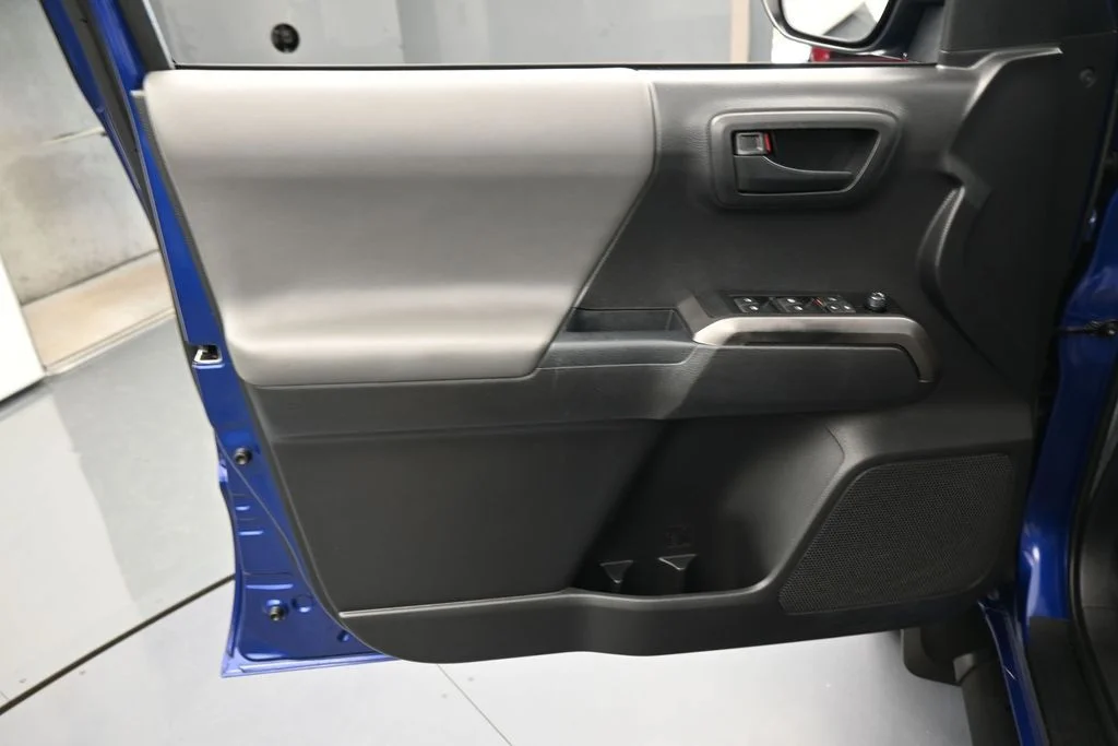 Used 2022 Blue Toyota SR5 image 13