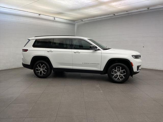New 2025 Bright White Clear-Coat Exterior Paint Jeep Limited image 2