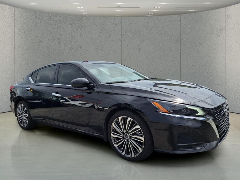 Used 2025 Black Nissan 2.5 SL image 3