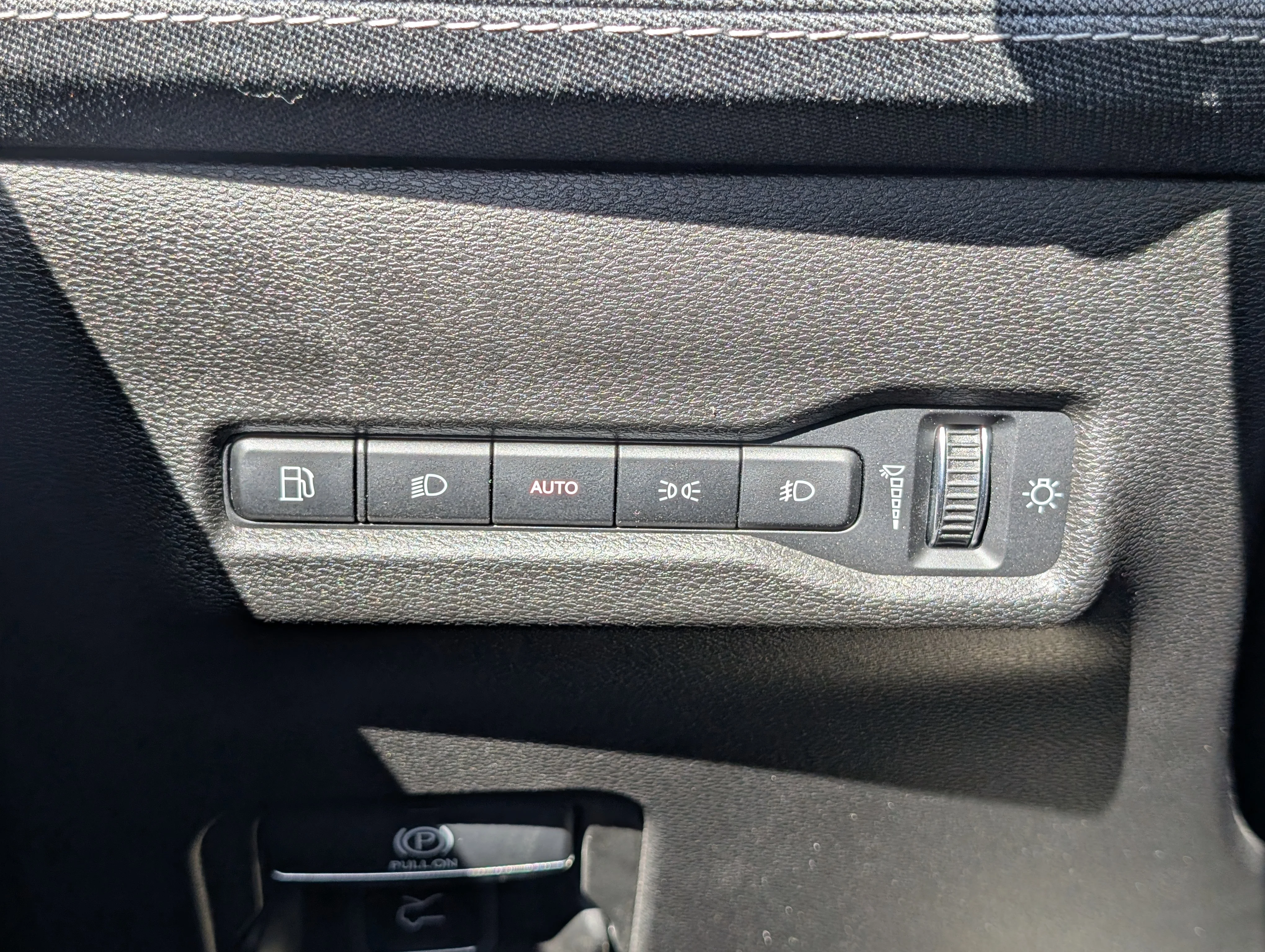 New 2026 Diamond Black Crystal Pearl Jeep Laredo image 26