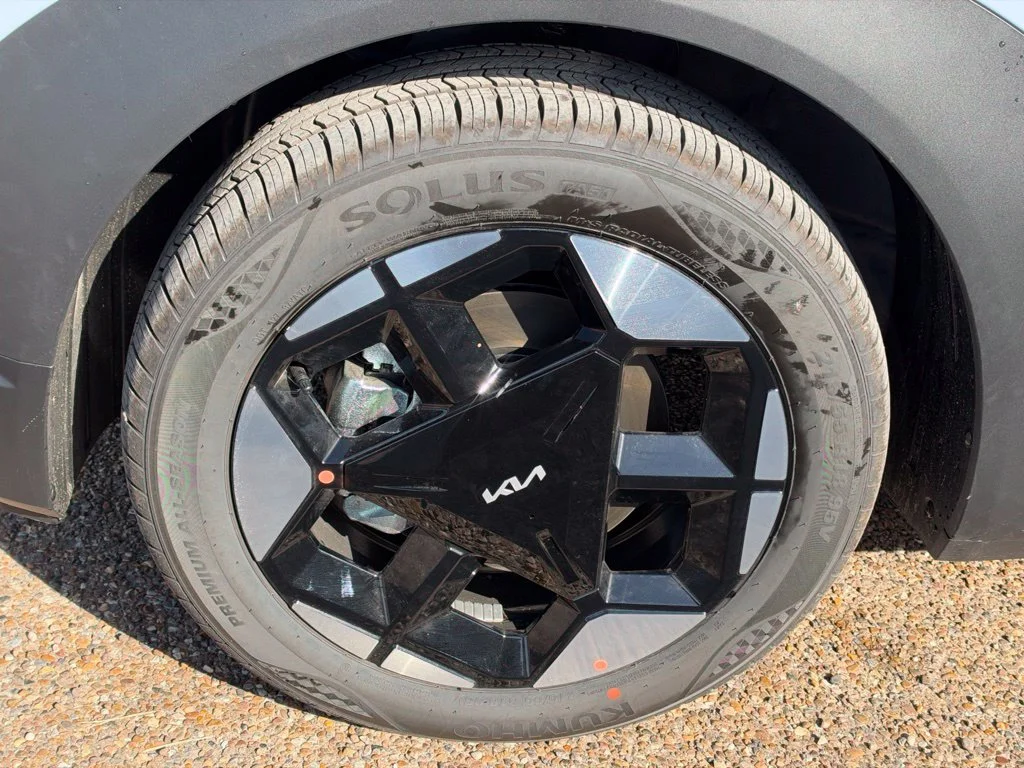 New 2027 Gray Kia S image 22