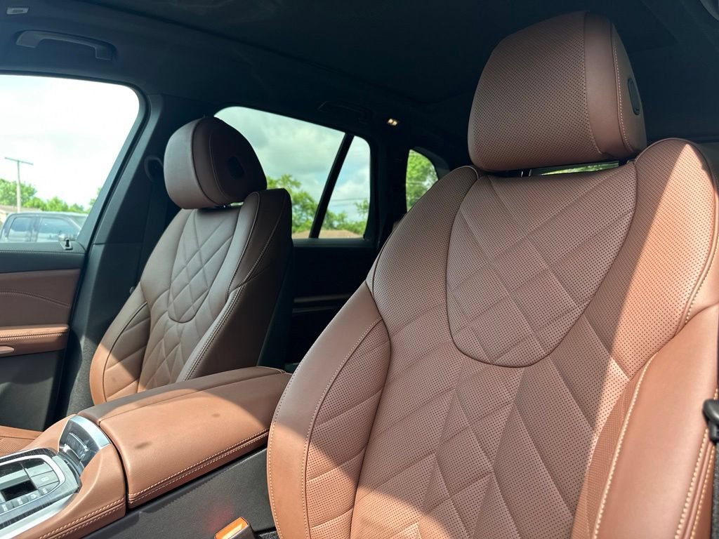 New 2026 Mineral White Metallic BMW xDrive40i image 16