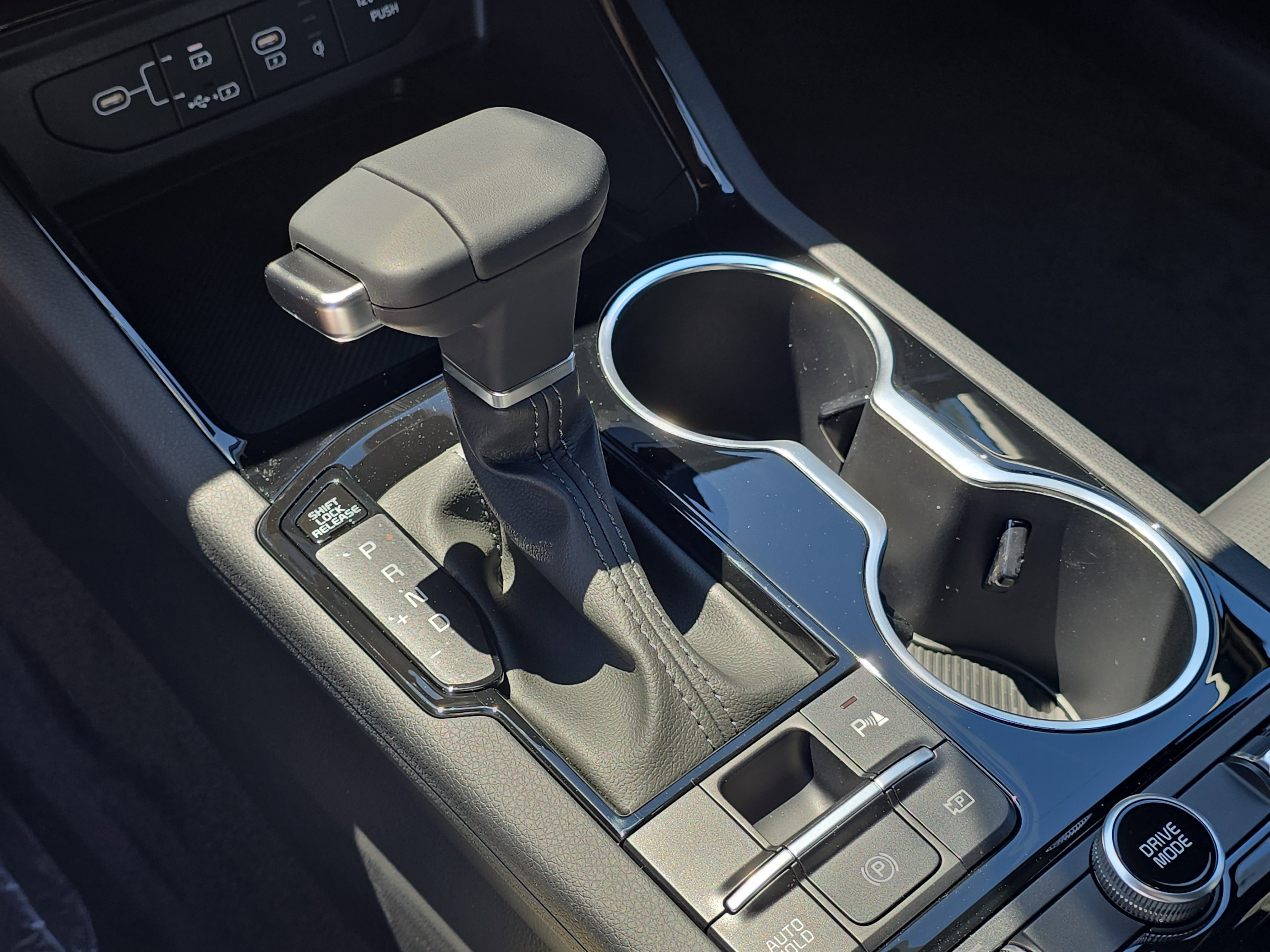 New 2026 Snow White Pearl Kia GT-Line FWD image 27