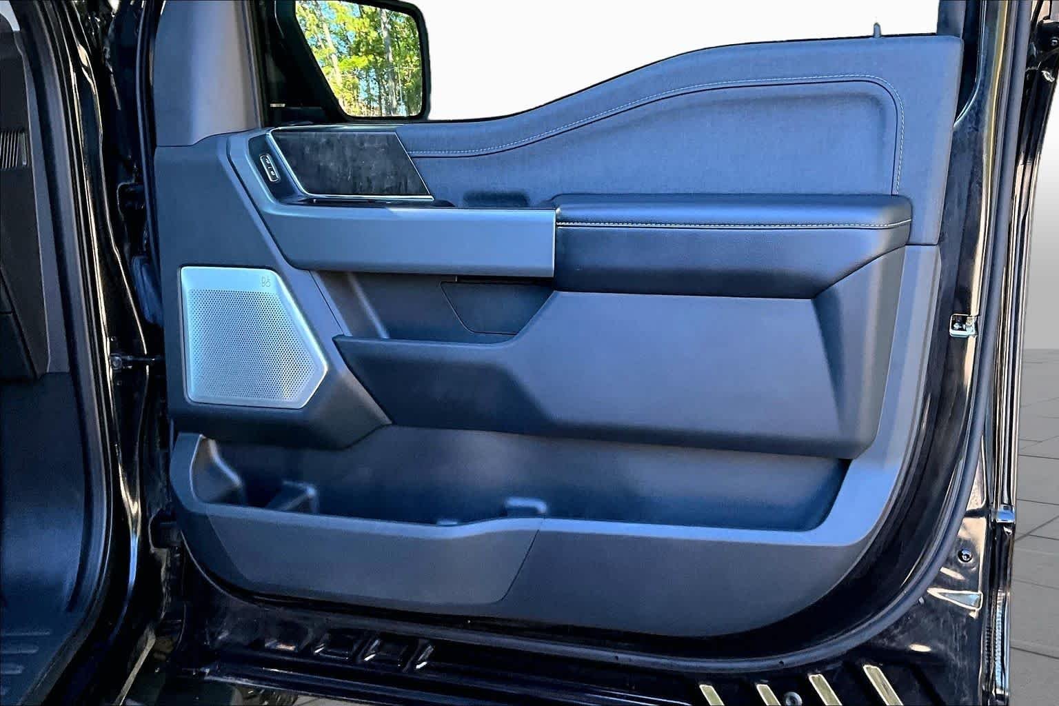Used 2021 Agate Black Metallic Ford LARIAT image 22