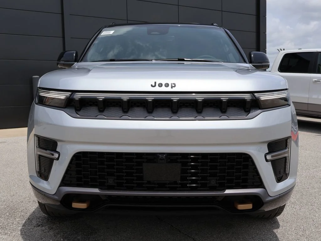 New 2026 Silver-Zynith Exterior Paint Jeep  image 7