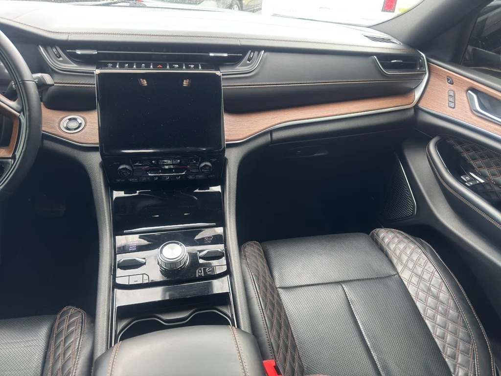 Used 2022 Diamond Black Crystal Pearlcoat Jeep Summit image 18