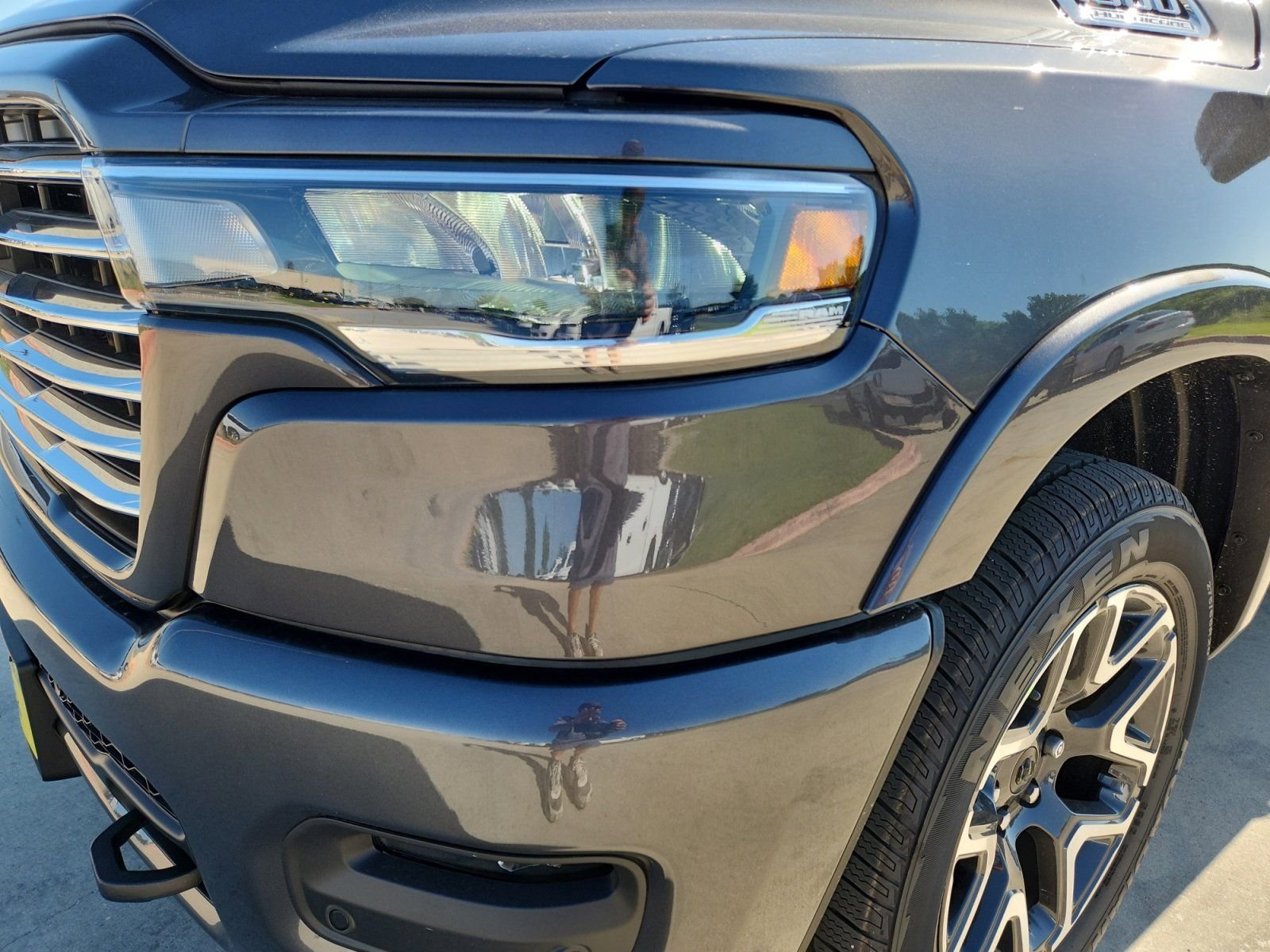 New 2026 Granite Crystal Metallic Clear-Coat Exterior Paint RAM Laramie image 9