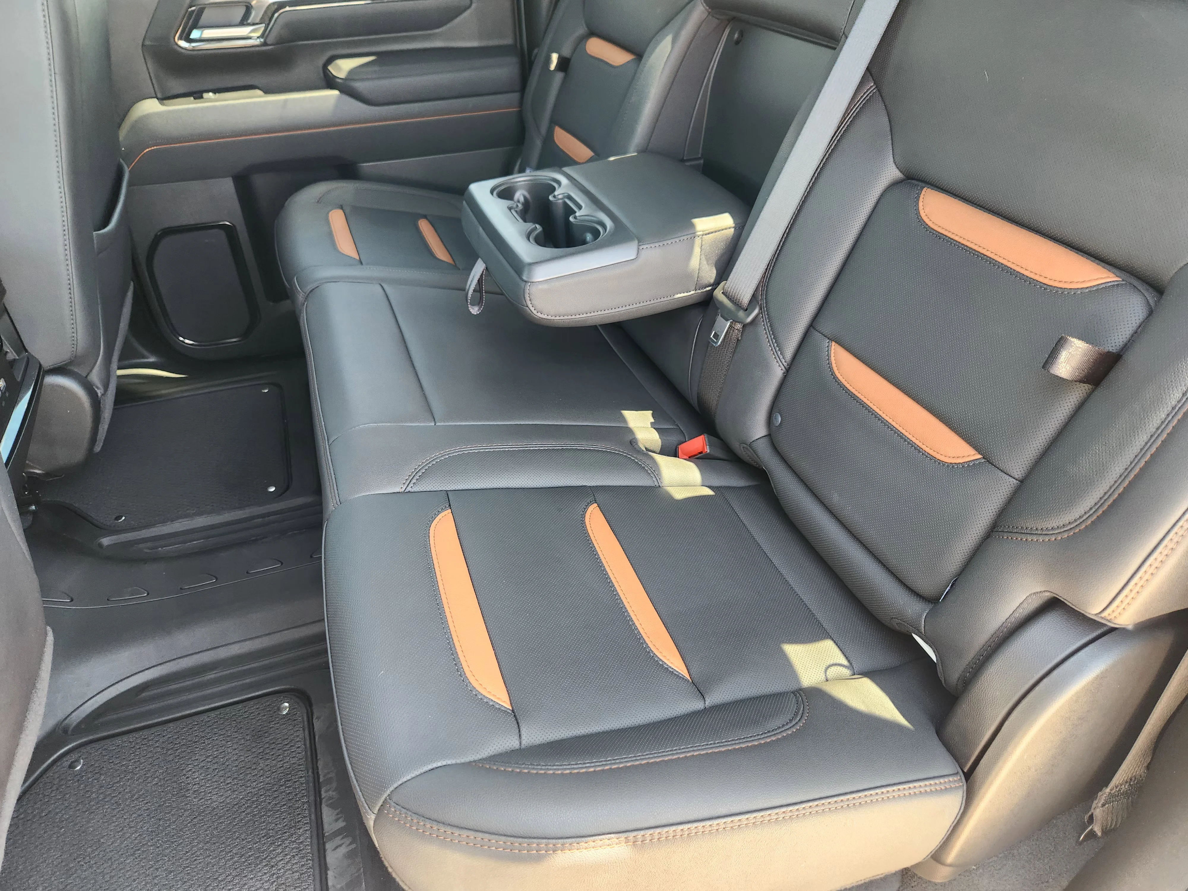 Used 2025 Summit White GMC AT4 image 30