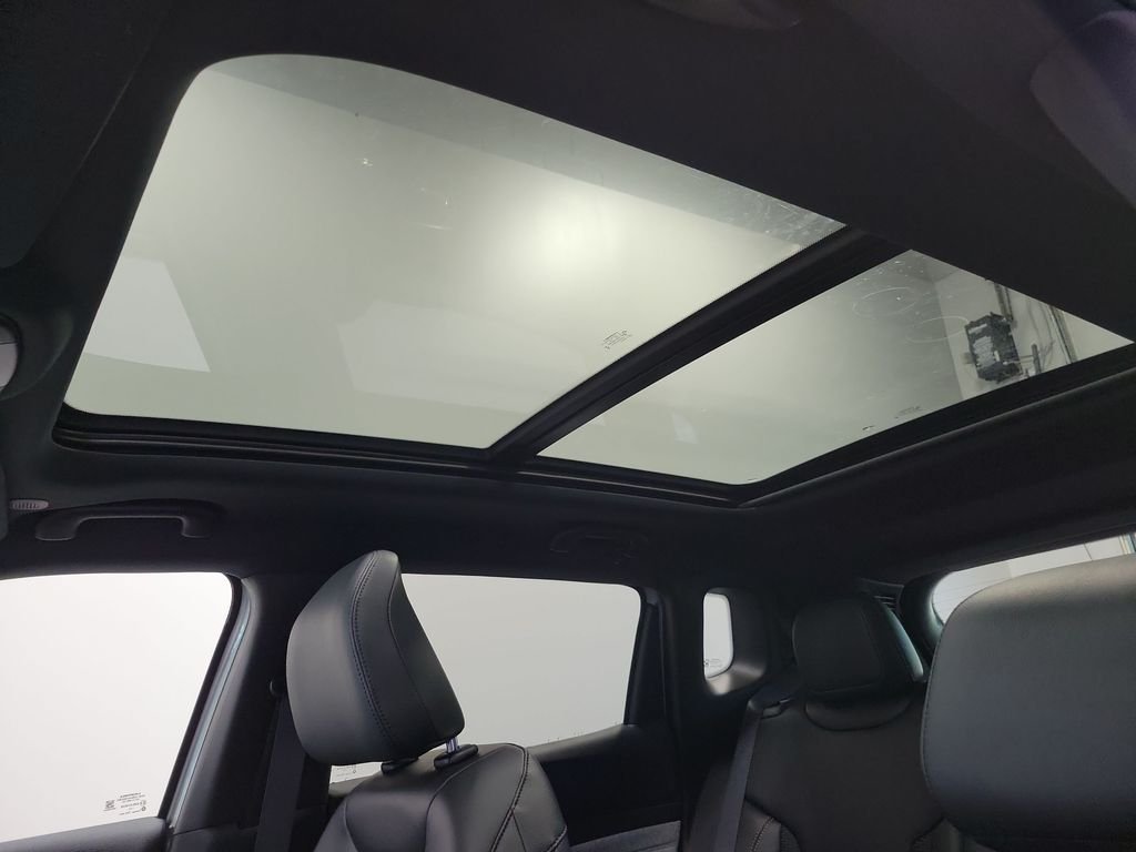 New 2026 Silver Zynith Metallic Clearcoat Jeep  image 21