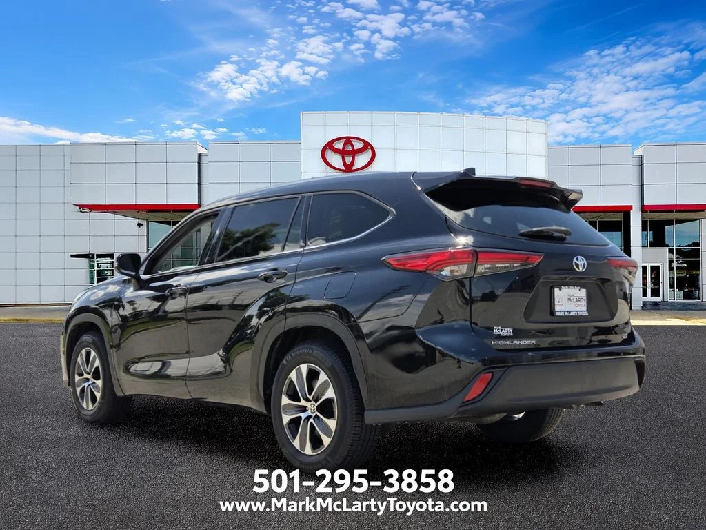 Used 2021 Black Toyota XLE image 3