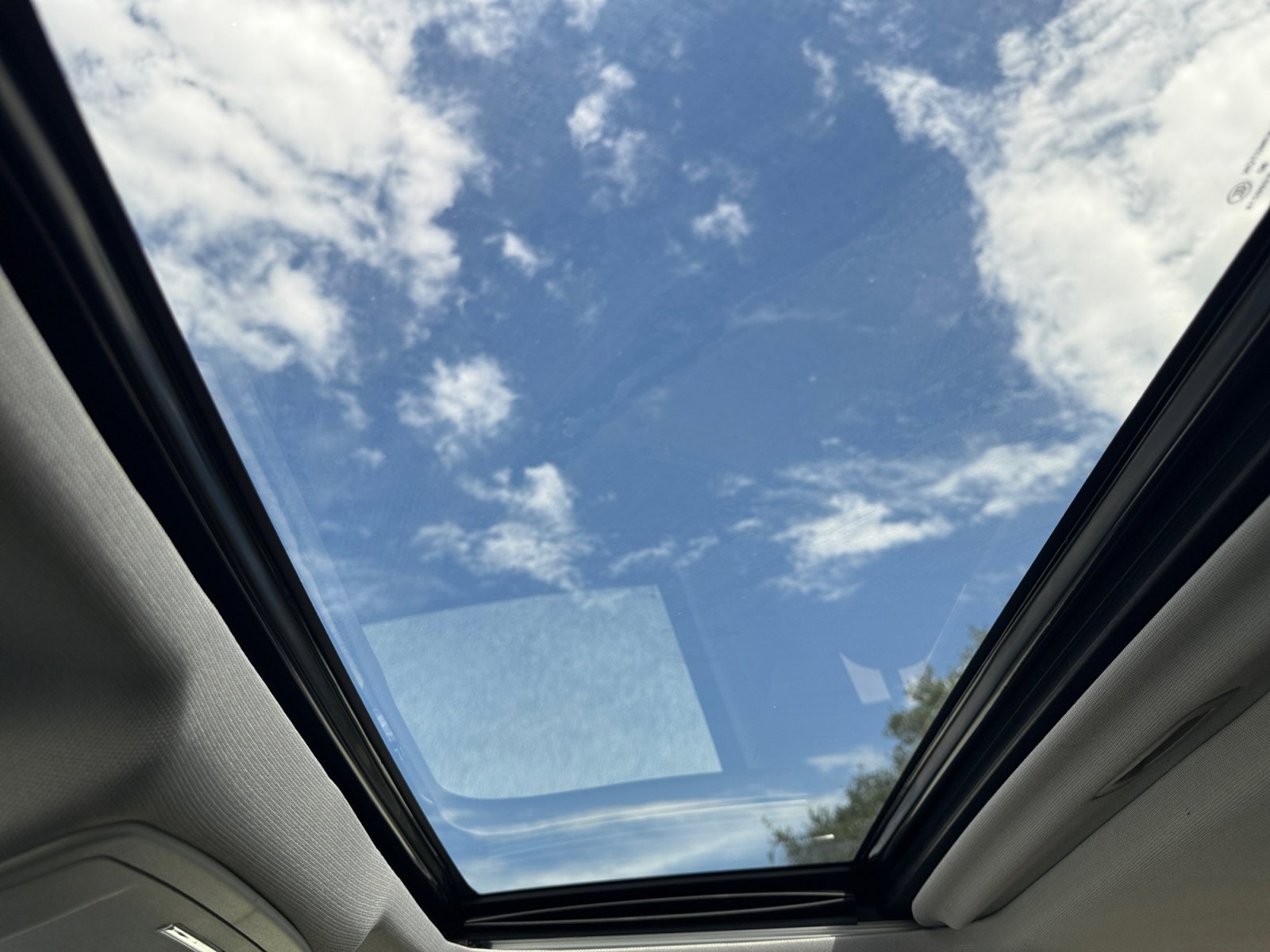 Used 2019 WHITE FROST TRICOAT GMC Denali image 19