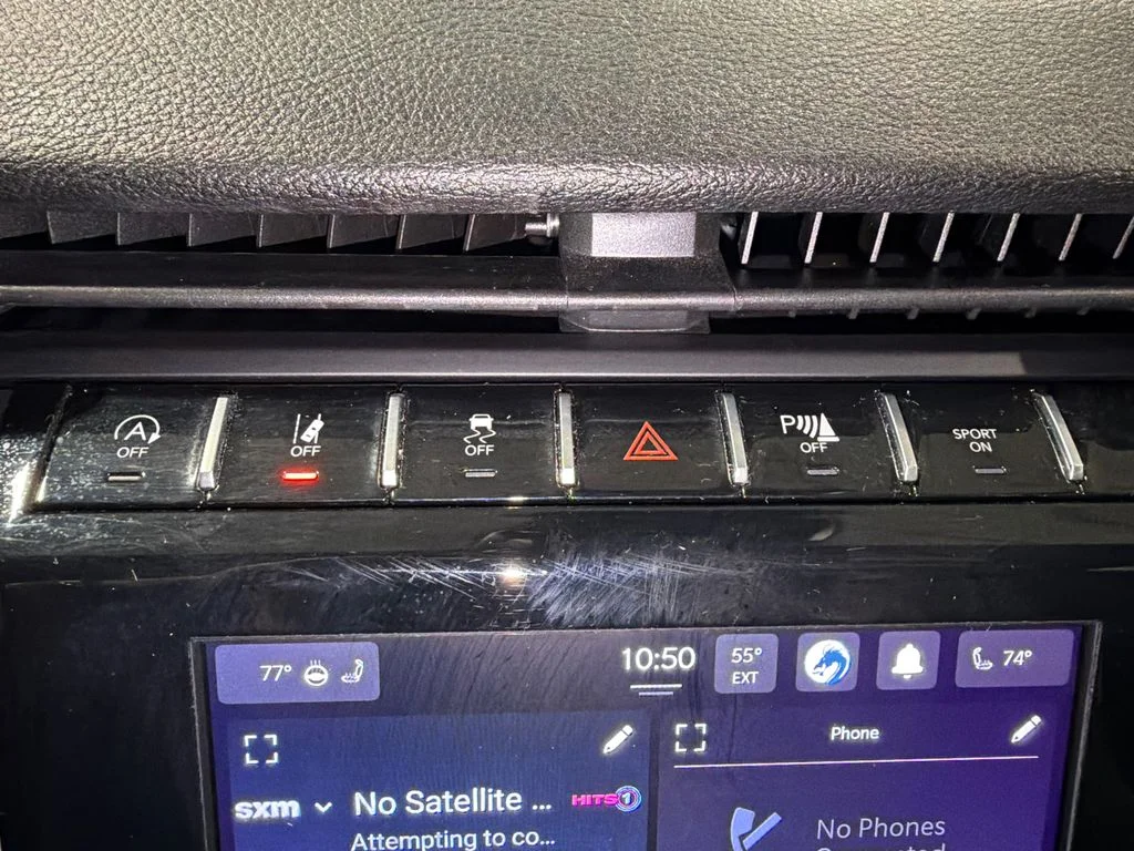 Certified Used 2025 Velvet Red Pearlcoat Jeep Altitude image 28