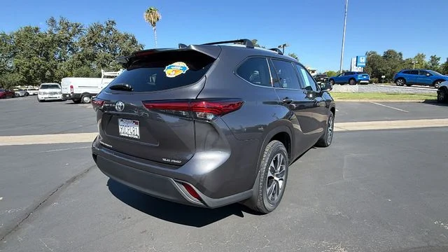 Used 2022 Magnetic Gray Metallic Toyota XLE image 4