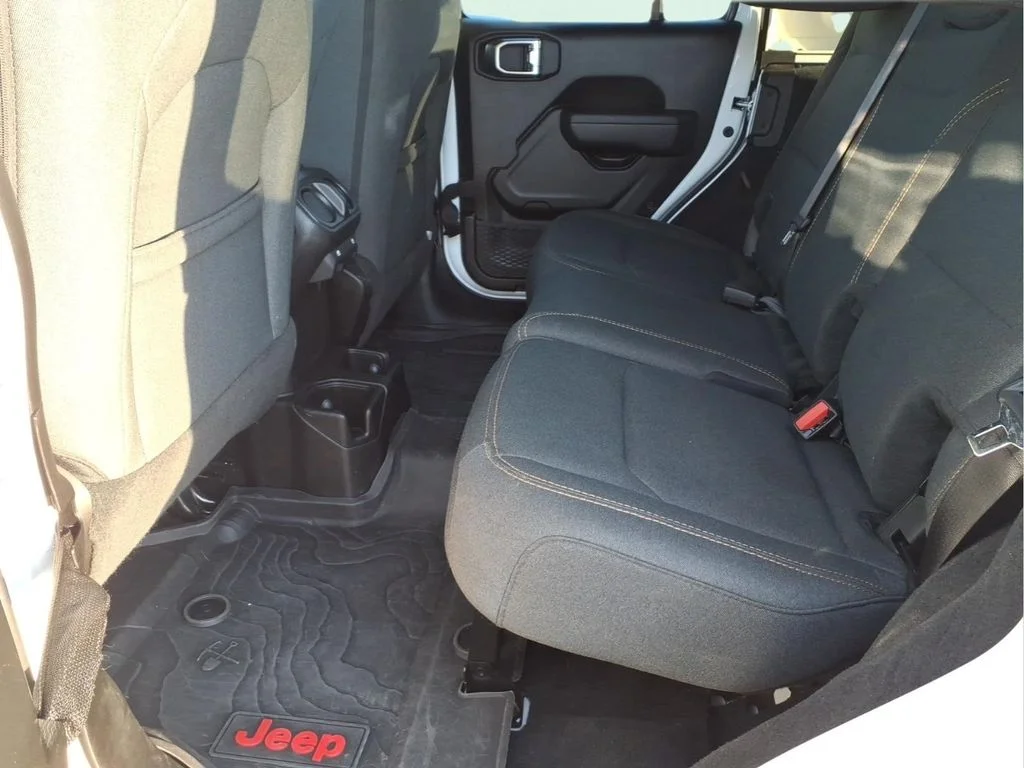 Used 2025 White Jeep Sport S image 17