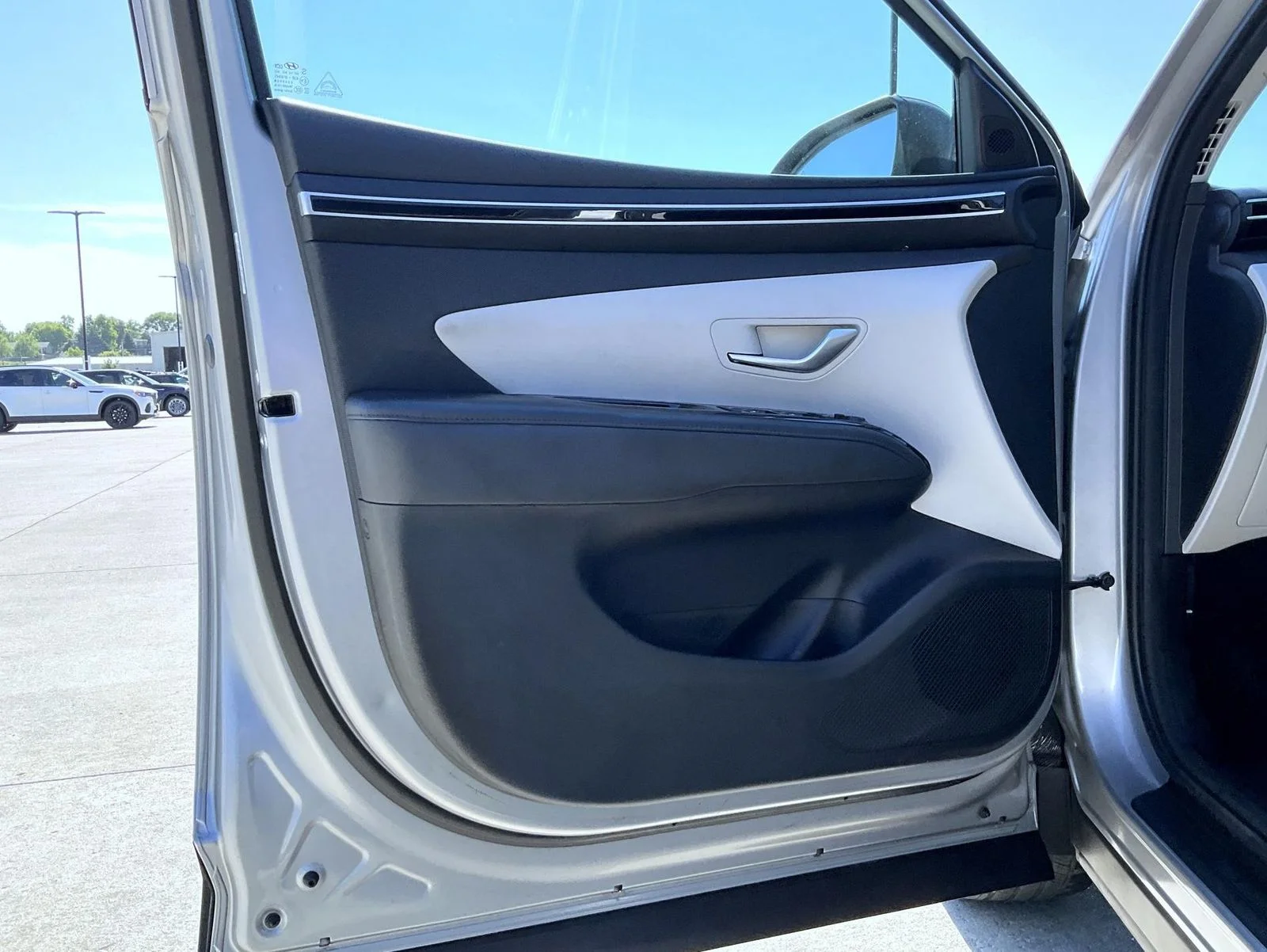 Used 2022 Silver Hyundai SEL Convenience image 9