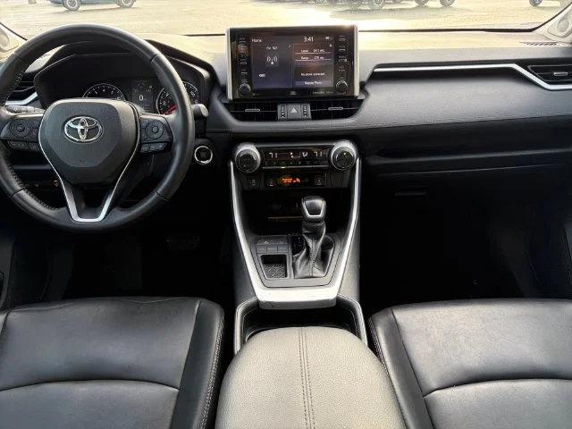 Used 2019 Gray Toyota XLE Premium image 21
