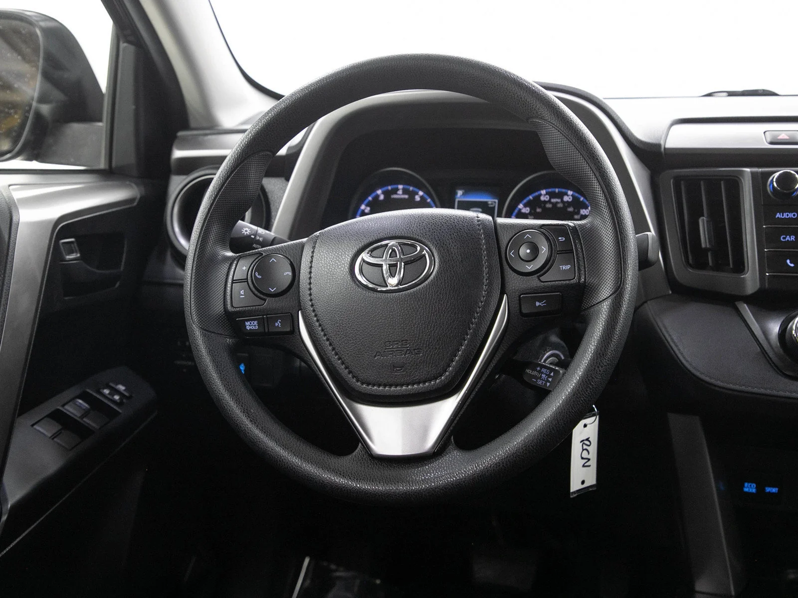 Used 2017  Toyota 4D WAGON LE 4WD image 16