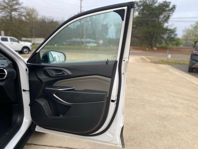 Used 2025 White Chevrolet ACTIV image 16