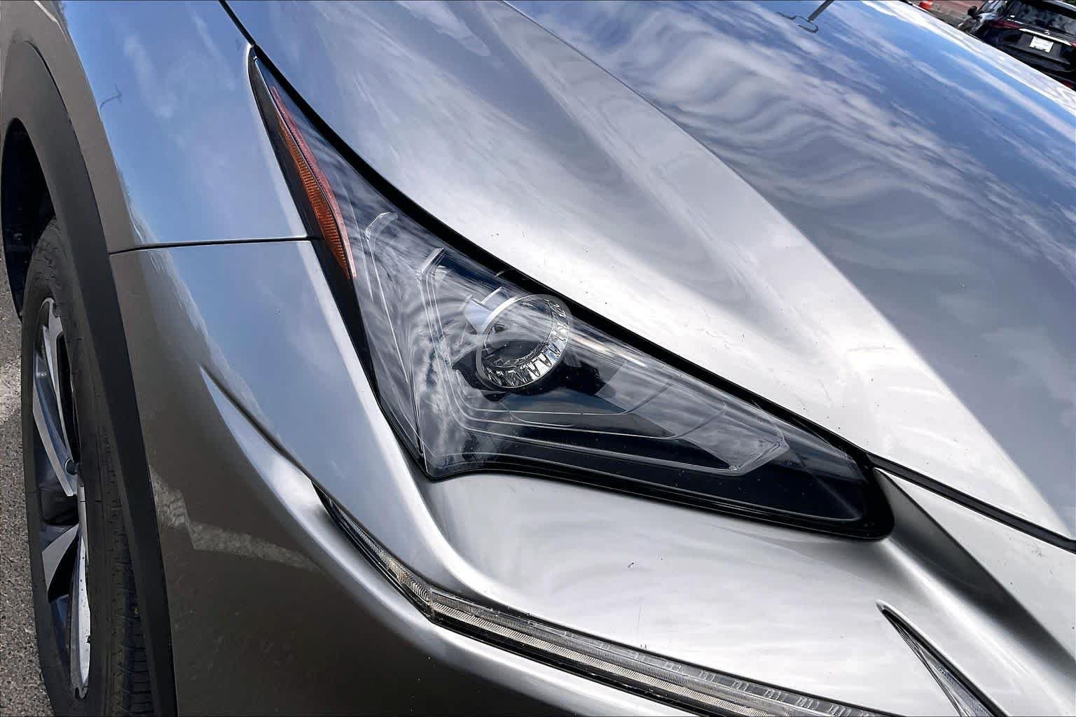 Used 2018 Atomic Silver Lexus  image 26
