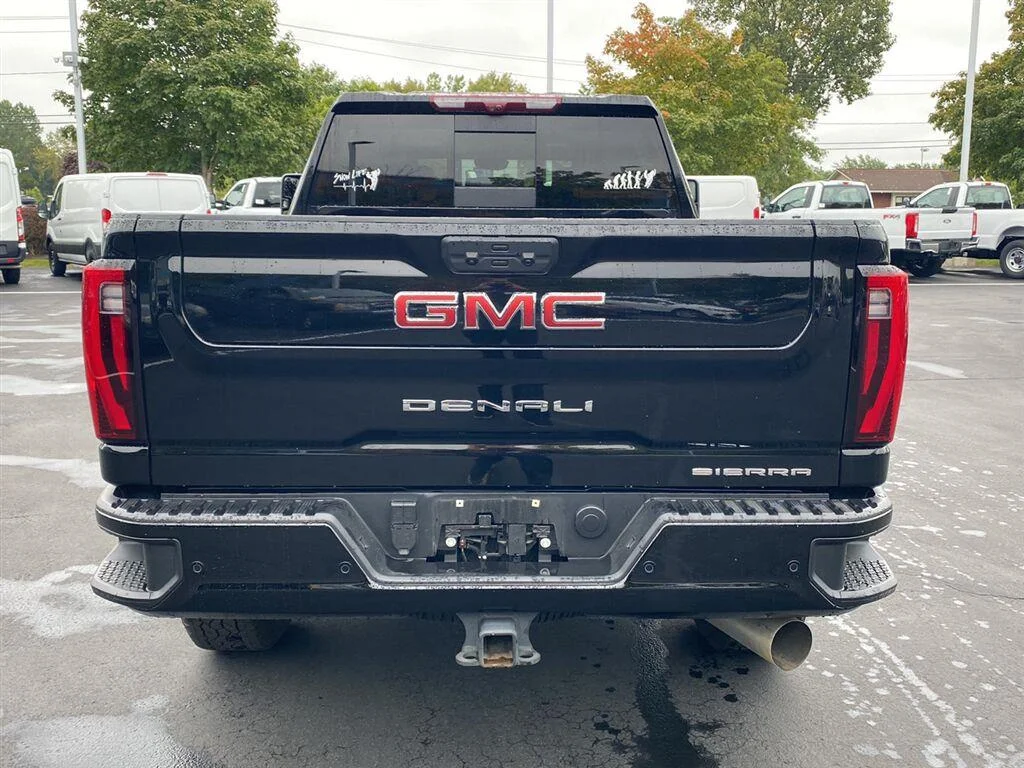 Used 2025 Onyx Black GMC Denali image 10