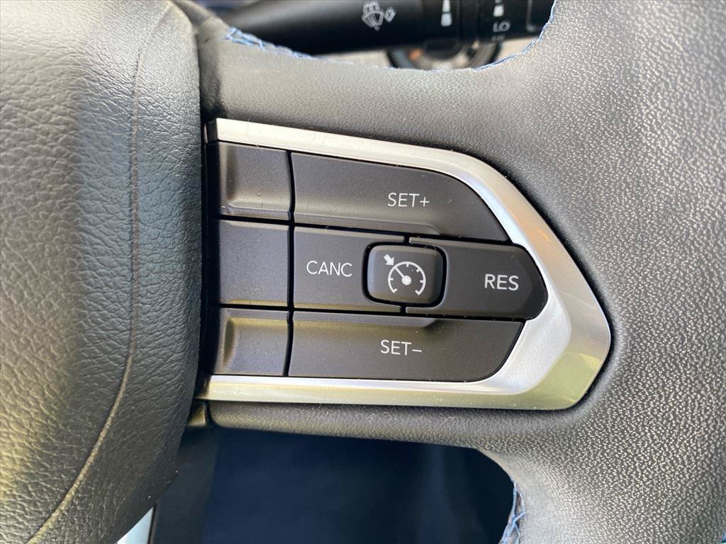 Used 2022 Bright White Clearcoat Jeep Latitude image 18