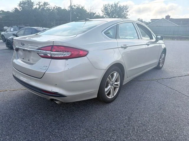 Used 2018 Gold Ford SE image 3