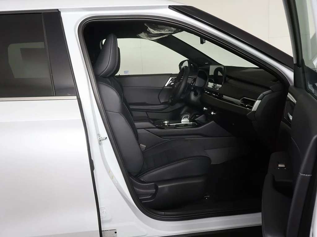 New 2026 White Mitsubishi LE 1.5T S-AWC image 29
