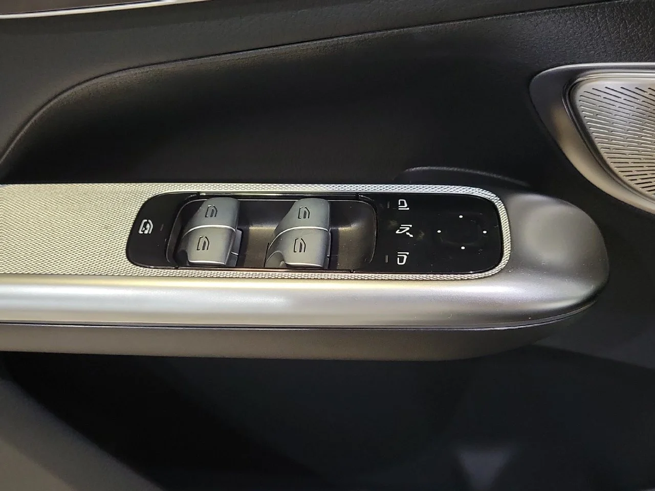New 2027 MANUFAKTUR Moonlight White Metallic Mercedes-Benz AMG® GLC 53 4MATIC+ SUV image 26