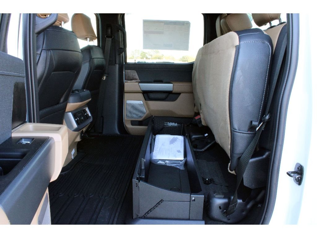 New 2026 Oxford White Ford LARIAT image 24