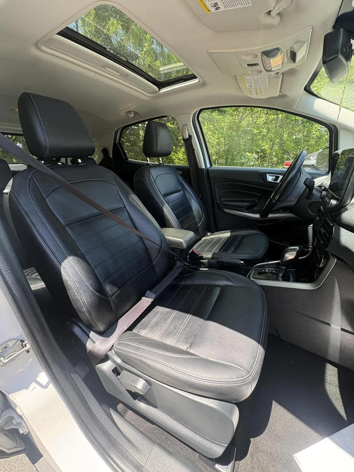 Used 2018 White Platinum Metallic Tri-Coat Ford Titanium image 15