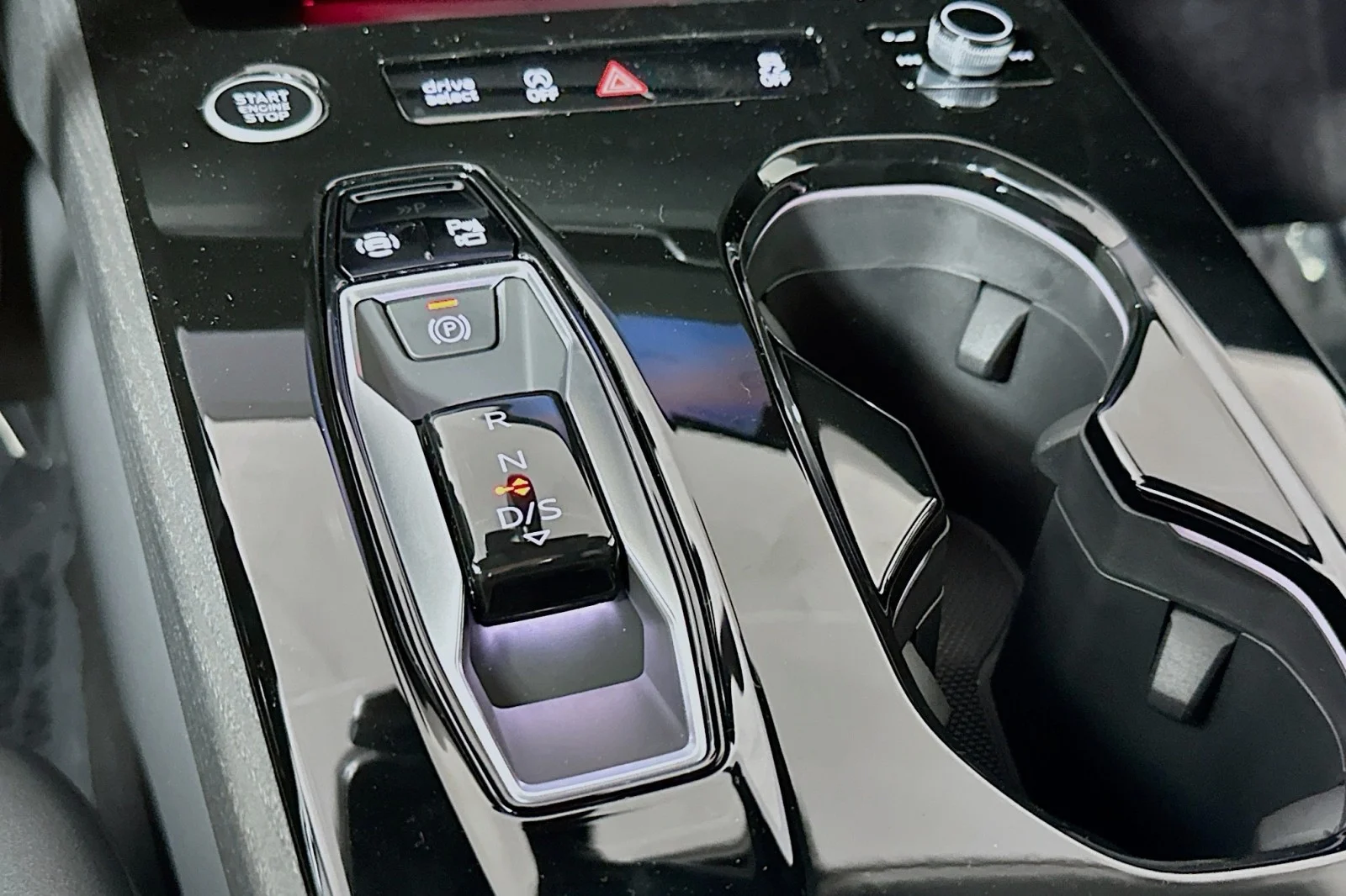 New 2026 Floret Silver Metallic Audi Premium image 7