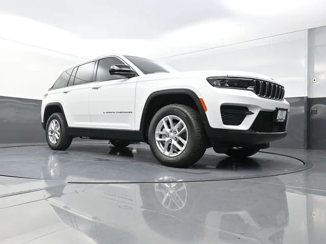 Used 2026 White Jeep Laredo X image 19
