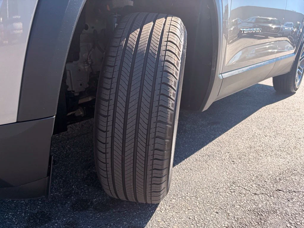 Used 2026 Riverstone Metallic GMC Elevation image 11