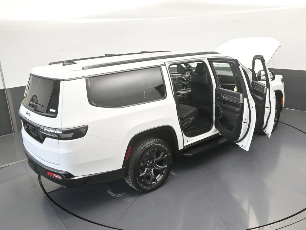 New 2026 Bright White Clear-Coat Exterior Paint Jeep Limited Altitude image 65