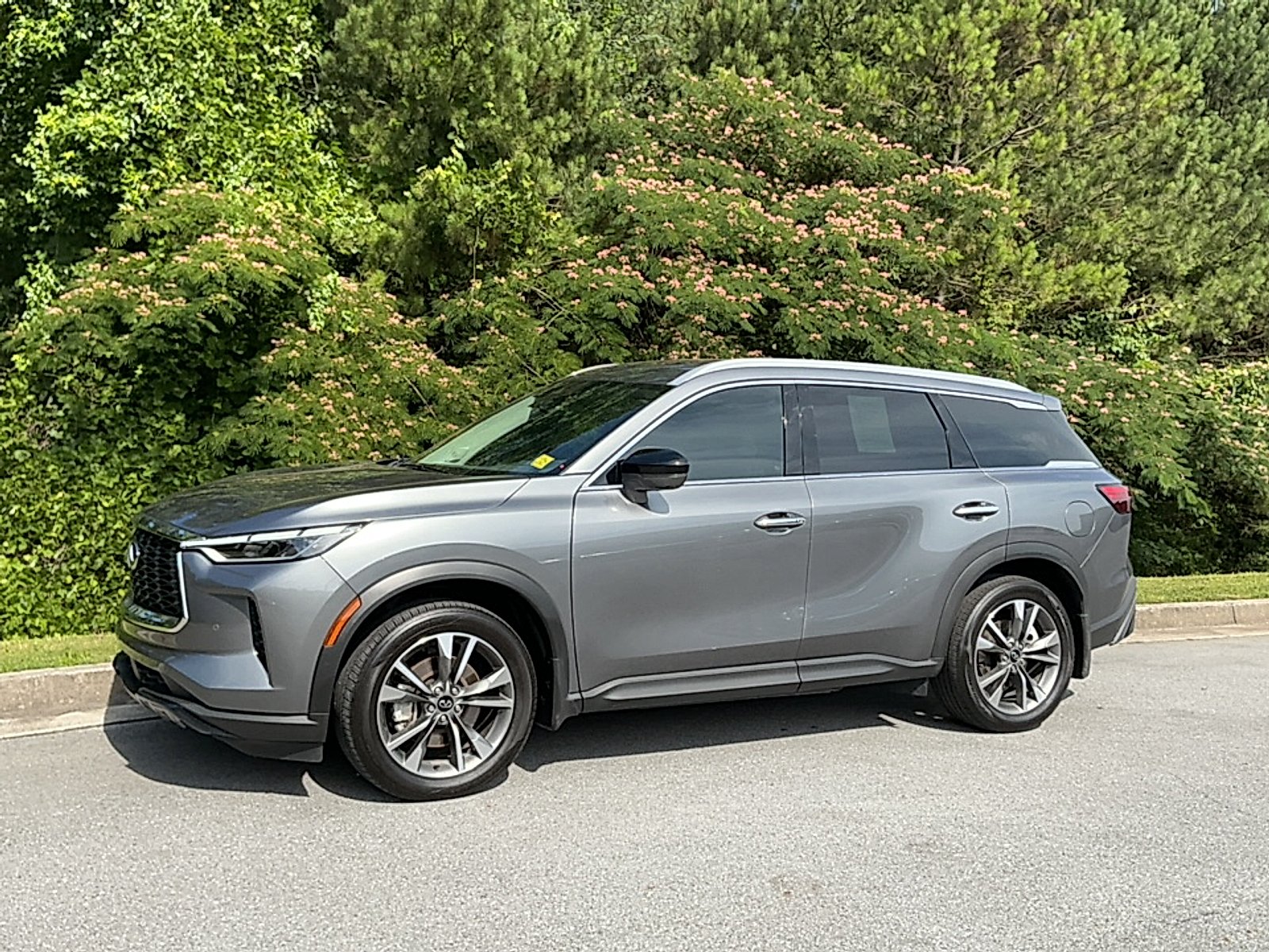 Used 2025 Harbor Gray INFINITI LUXE image 4