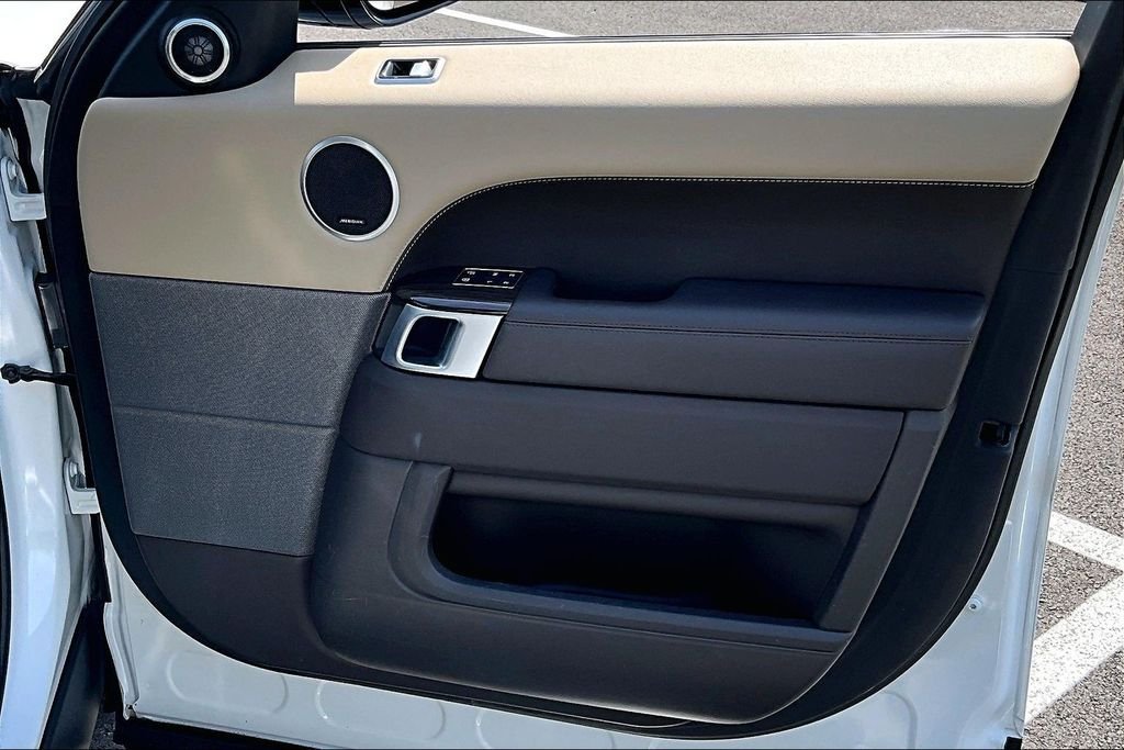 Certified Used 2022 Fuji White Land Rover SE image 19