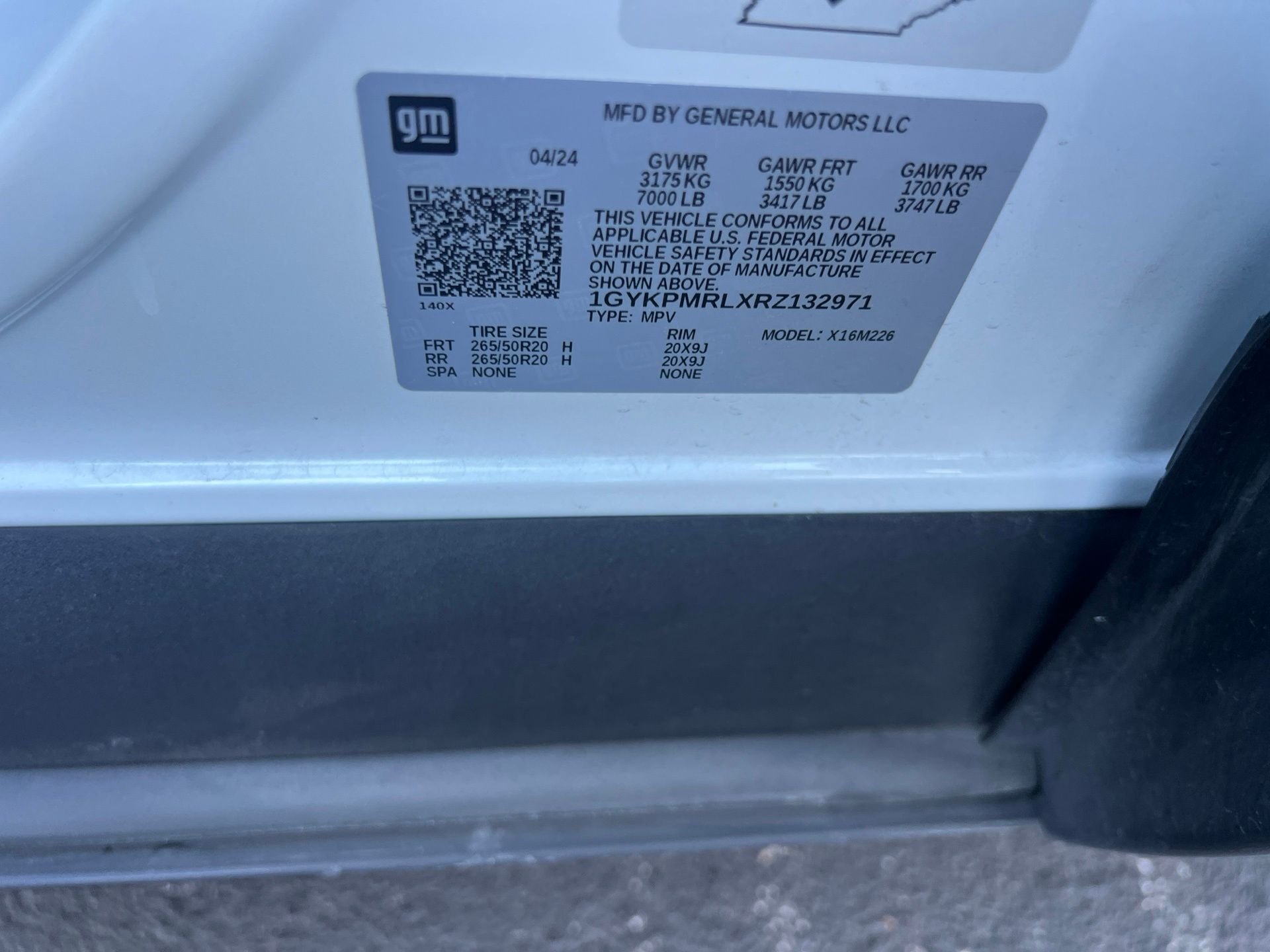 Used 2024 White Cadillac Tech image 28