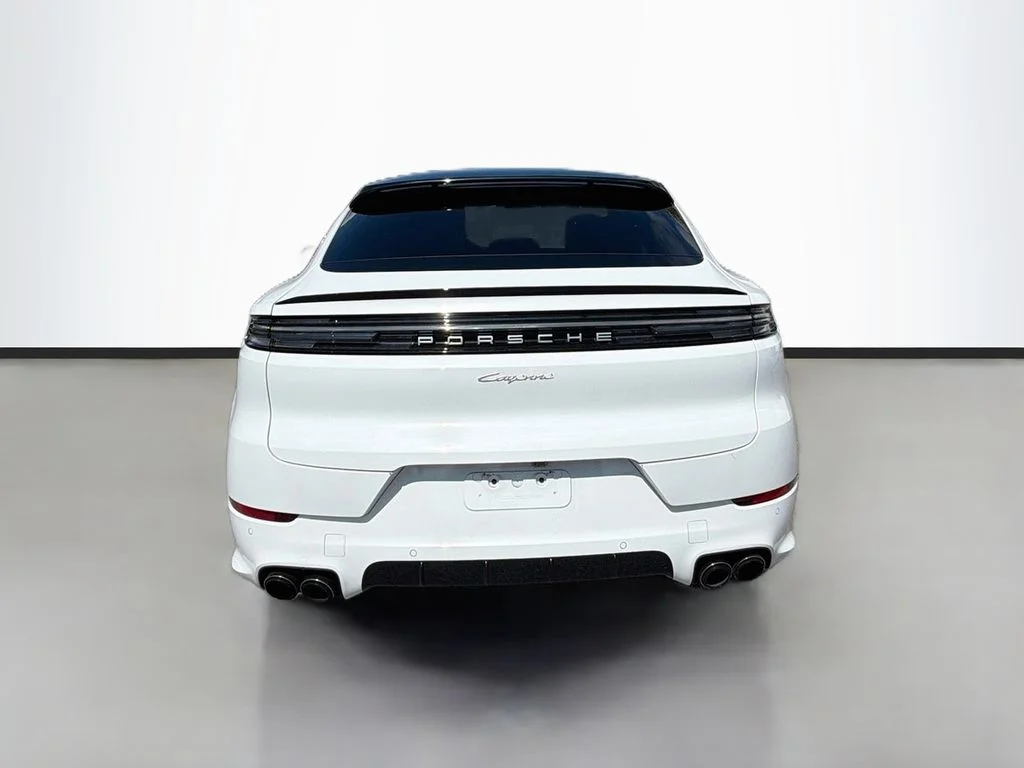 Used 2024  Porsche Base image 5