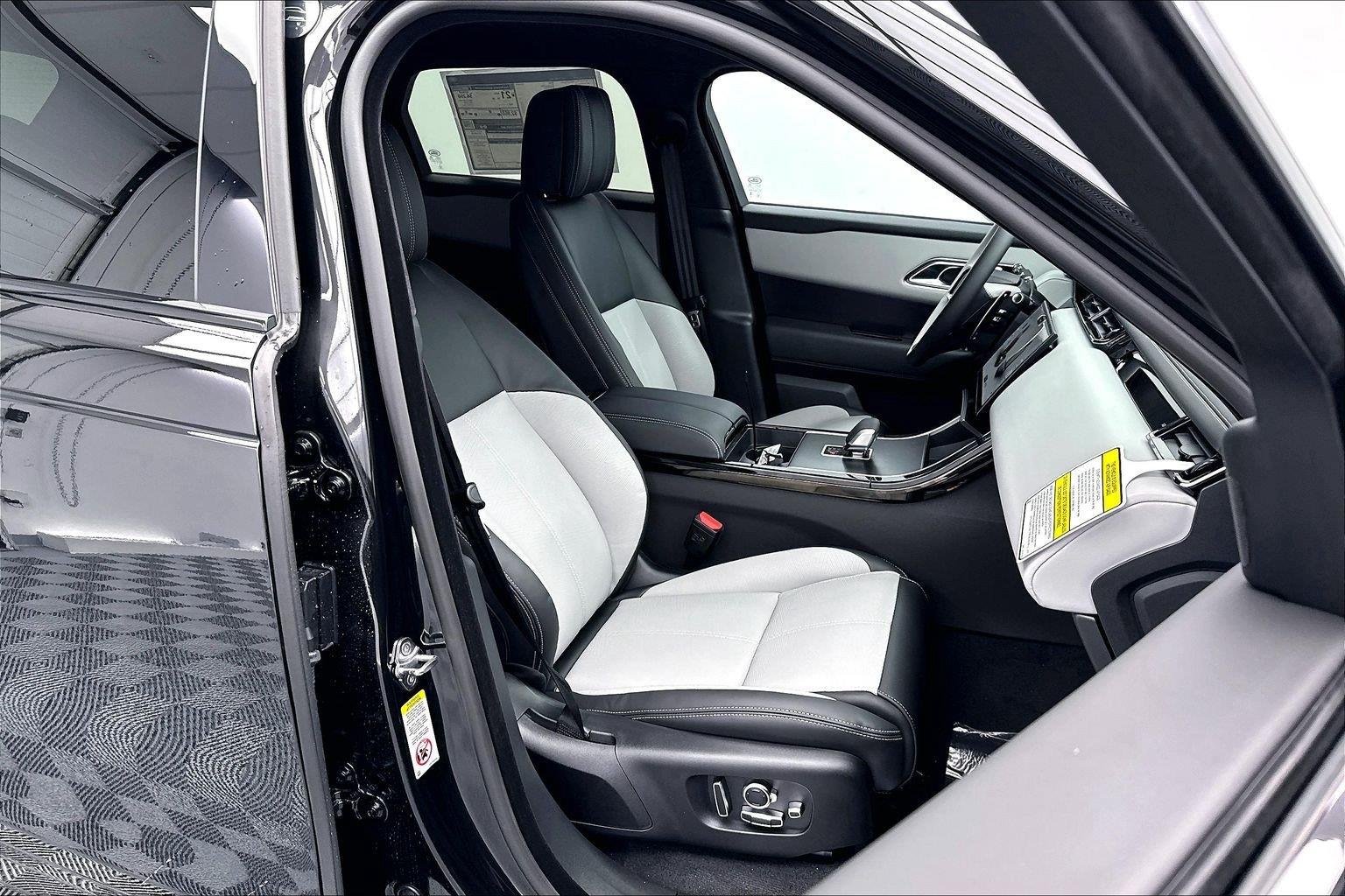 New 2026 Santorini Black Metallic Land Rover Autobiography image 35