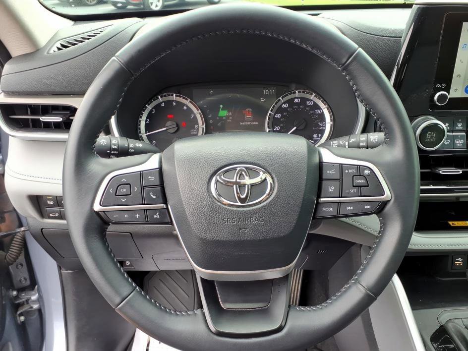 Used 2023 Moon Dust Toyota XLE image 25