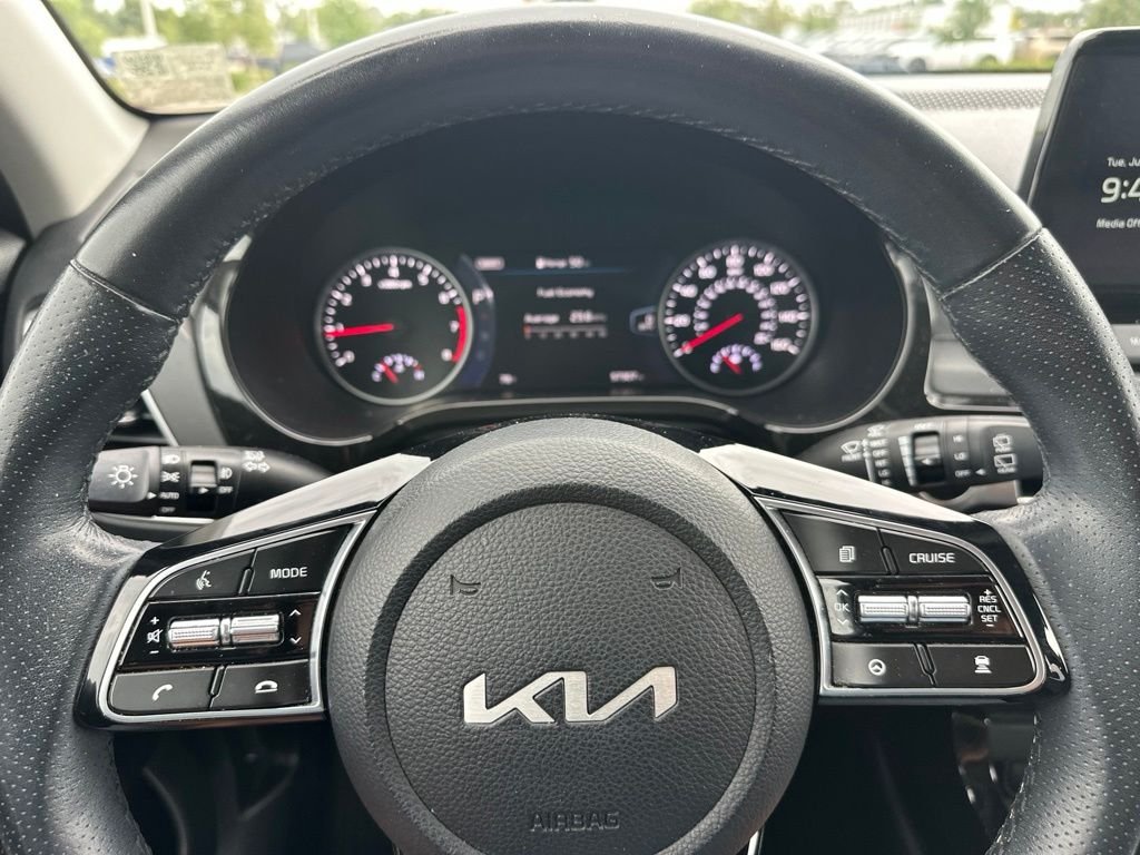 Used 2023 White Kia SX image 18