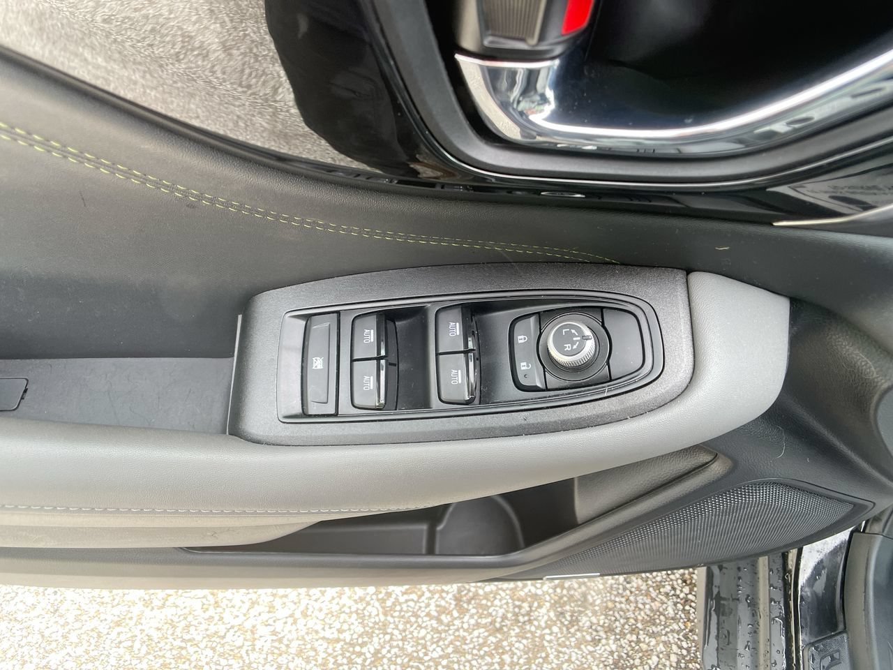 Used 2025 Crystal Black Pearl Subaru Onyx Edition image 13