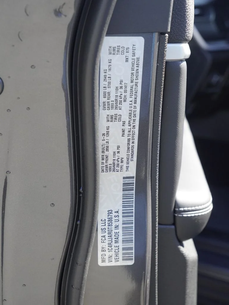New 2026 Baltic Gray Metallic Clear-Coat Exterior Paint Jeep Altitude image 37