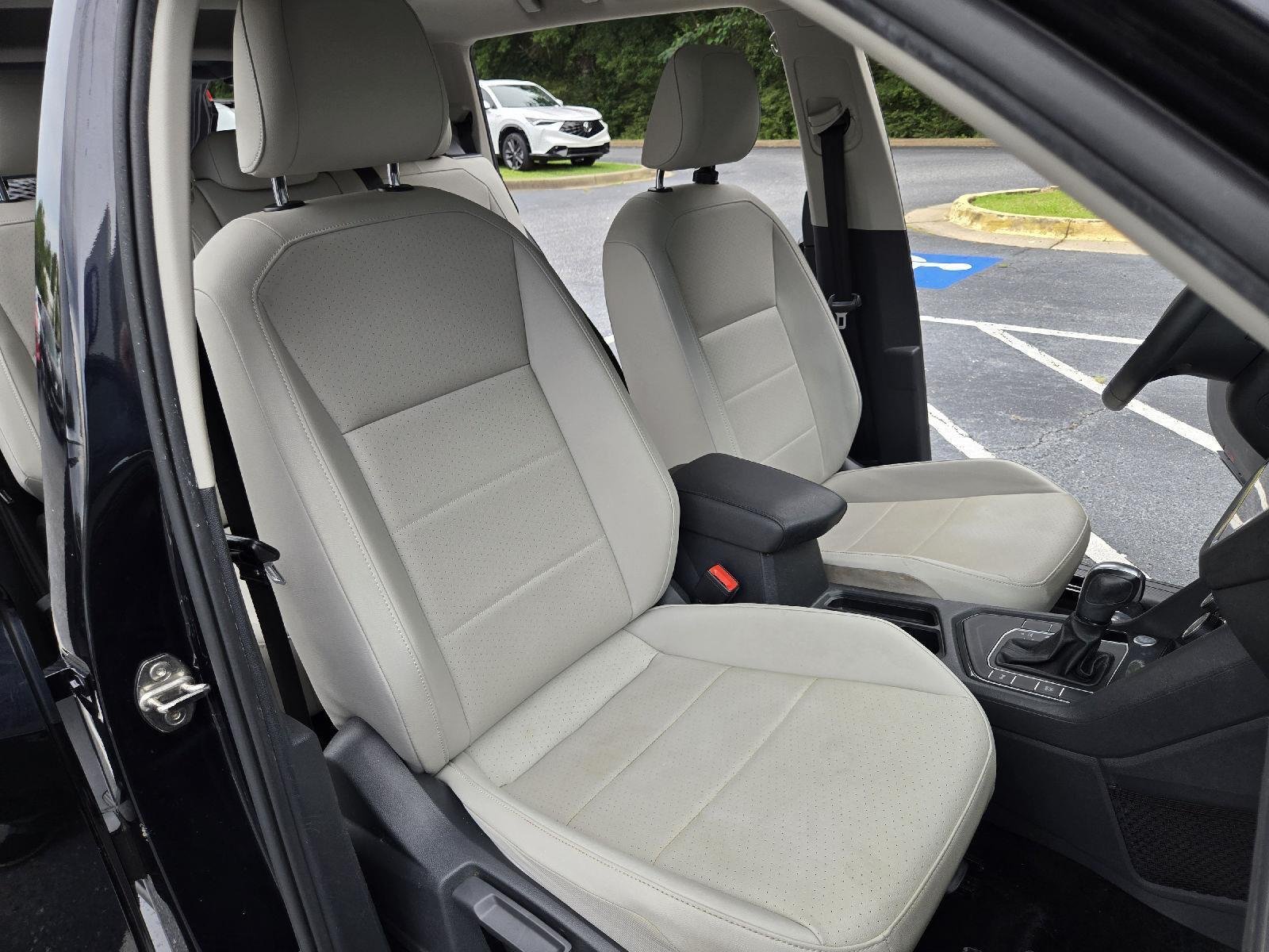 Used 2020 Deep Black Pearl Volkswagen SEL image 16