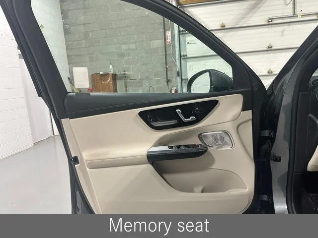 Used 2023  Mercedes-Benz GLC 300 image 12