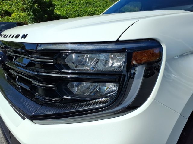 New 2027 Star White Metallic Tri-Coat Ford Platinum image 5