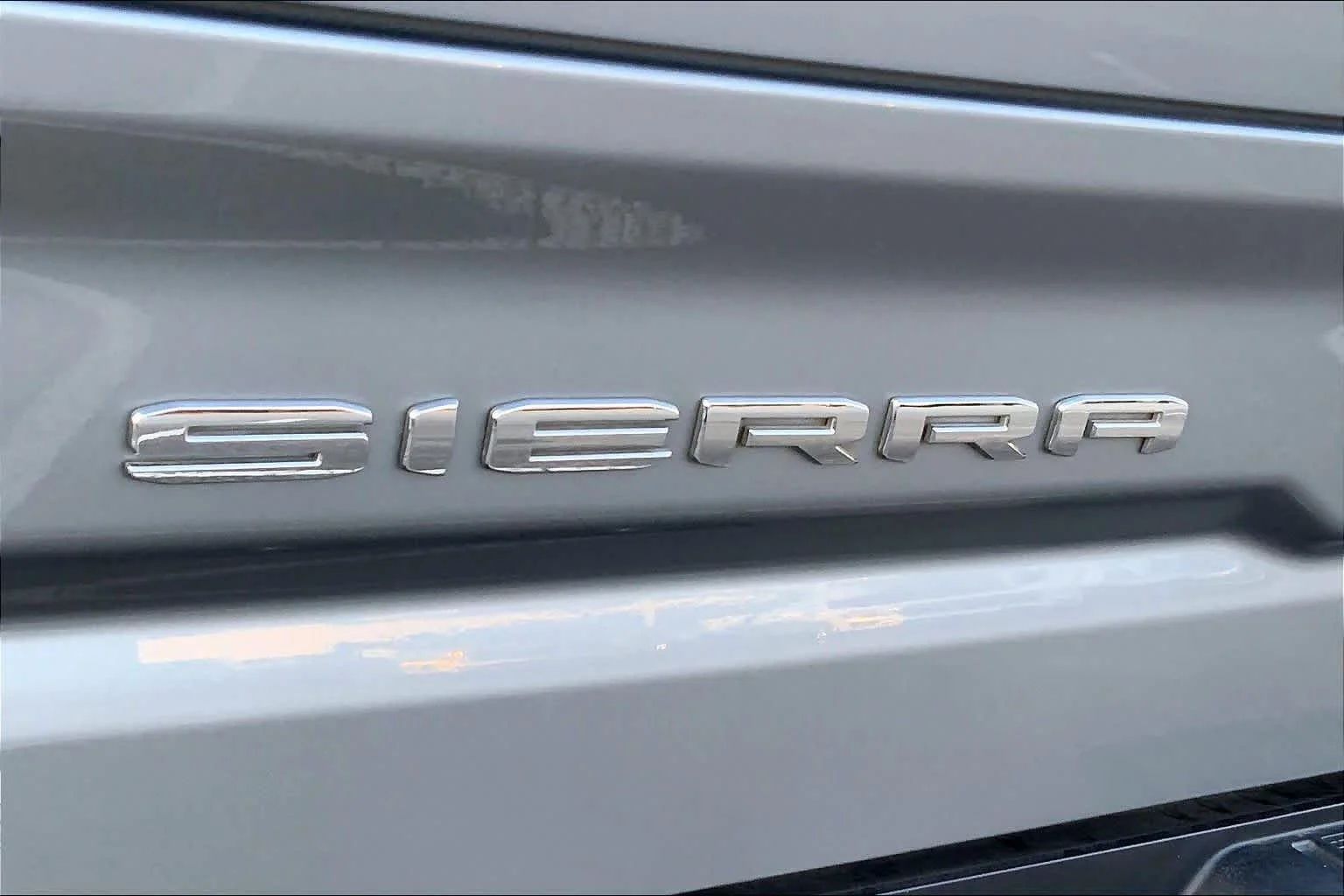 Used 2023 Sterling Metallic GMC AT4 image 30