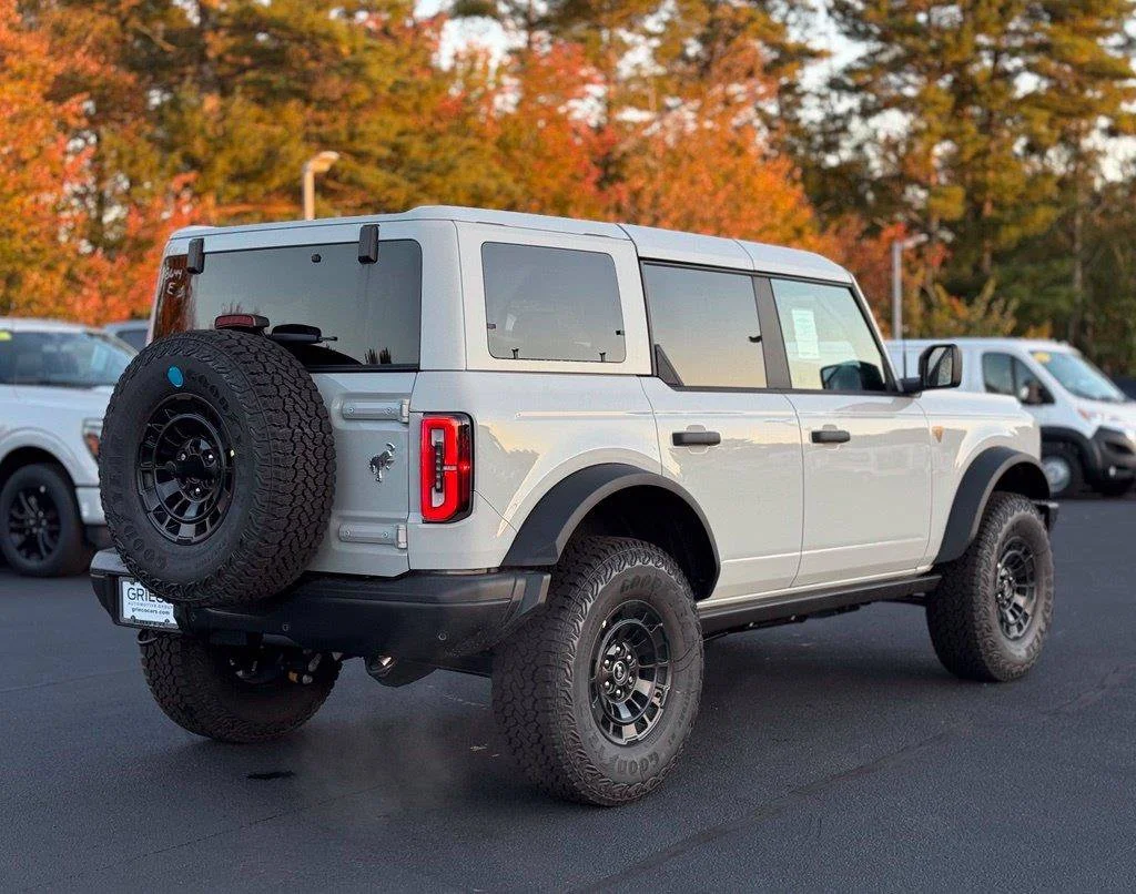 New 2026 Avalanche Gray Ford Badlands® image 4