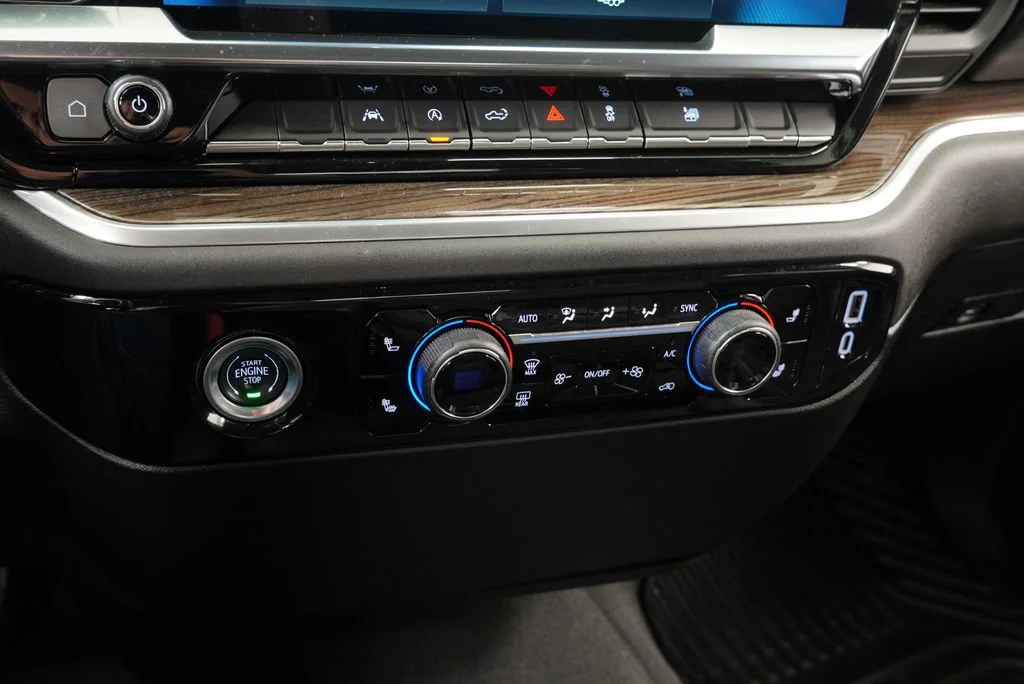 Used 2024 Summit White Chevrolet LT (2FL) image 19